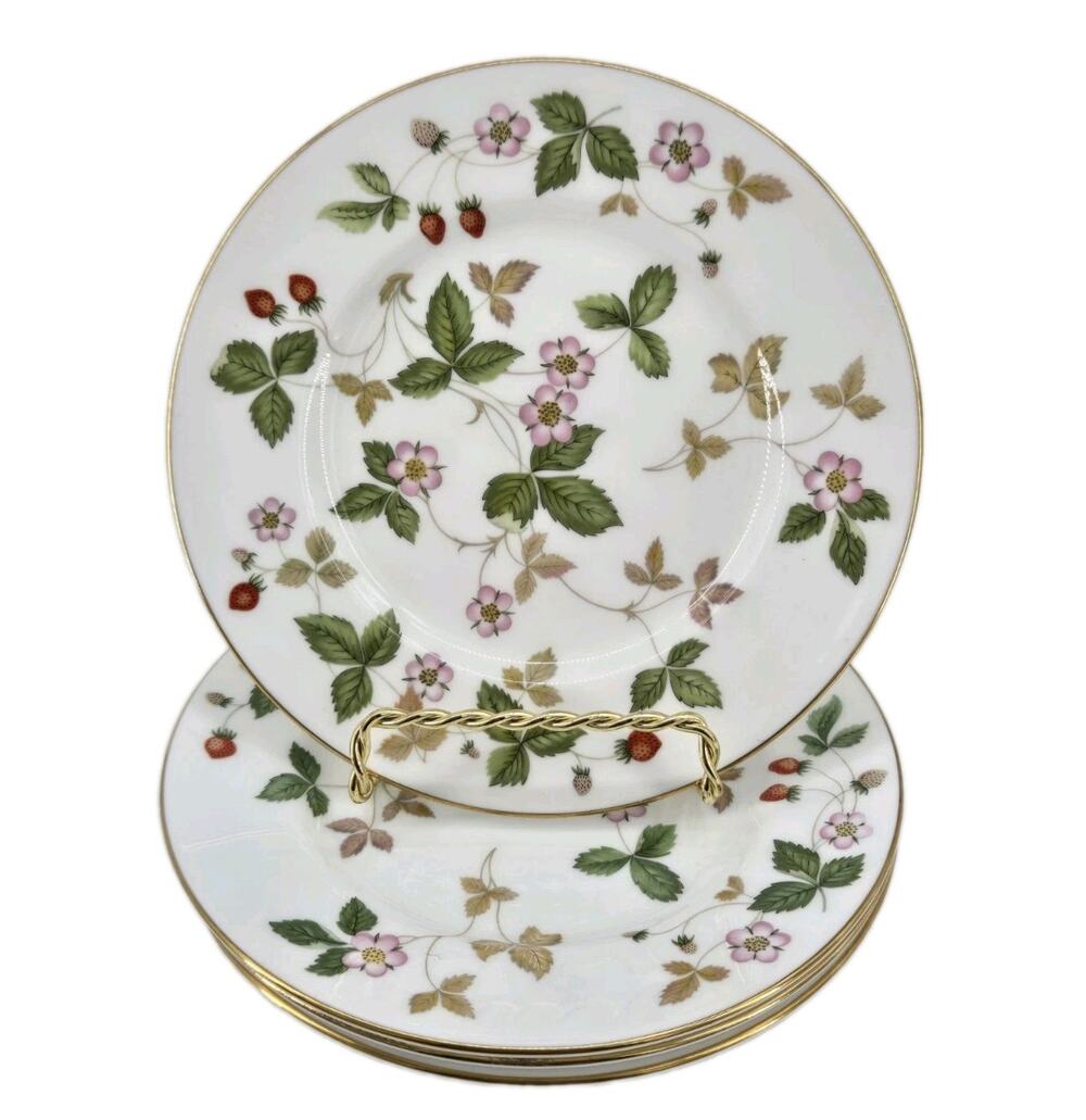 4 Wedgewood Wild Strawberry Bone China Dinner Plates R 4406 6 in / 15 cm